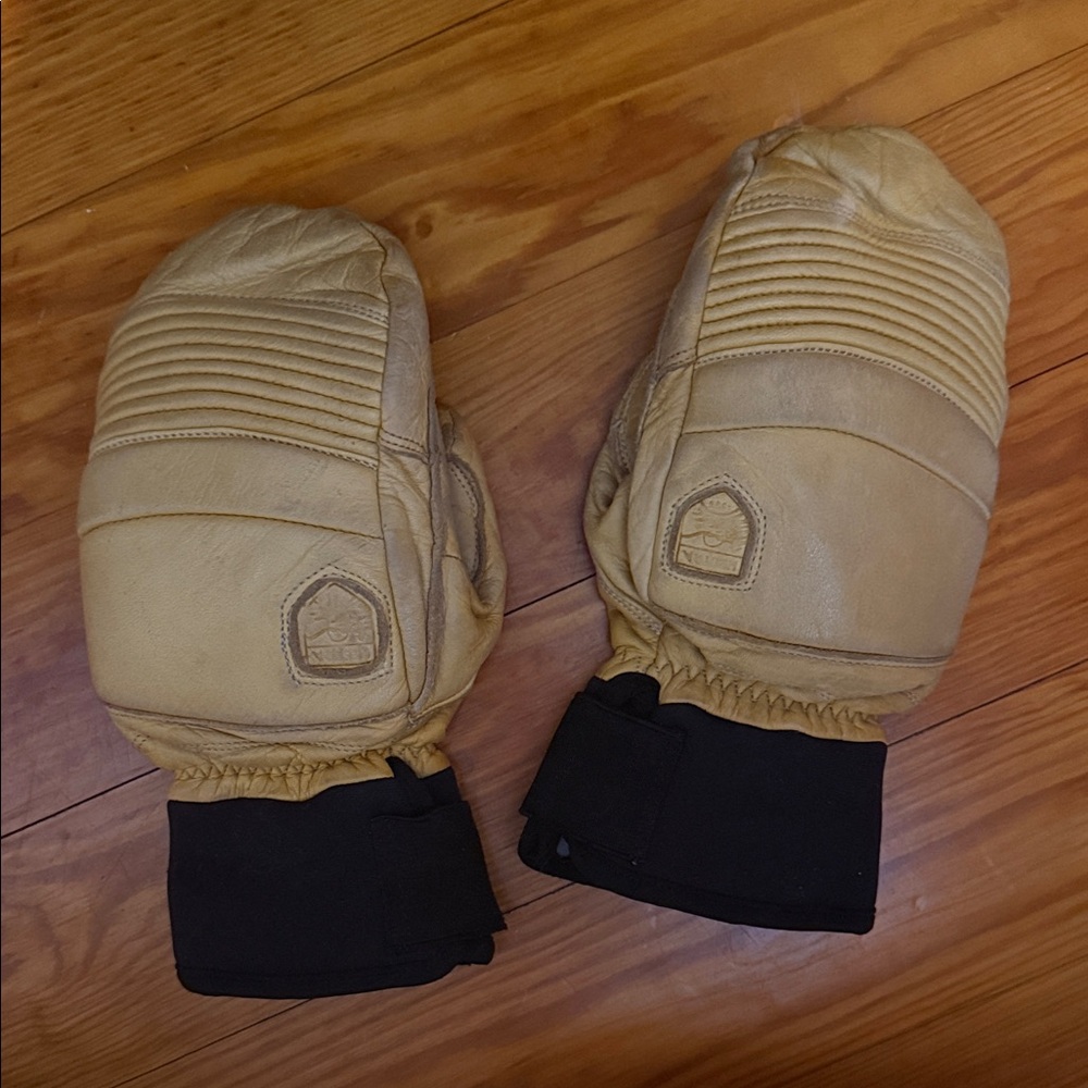 Hestra women’s mittens -Tan Leather Mittens - small